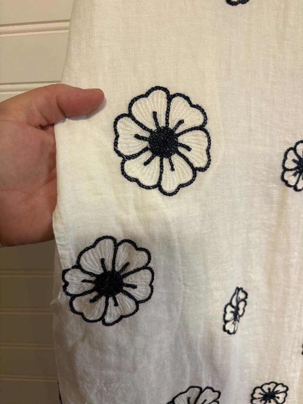 Made in Italy White 100% Linen with embroidered flowers Size M - Picture 3 of 8